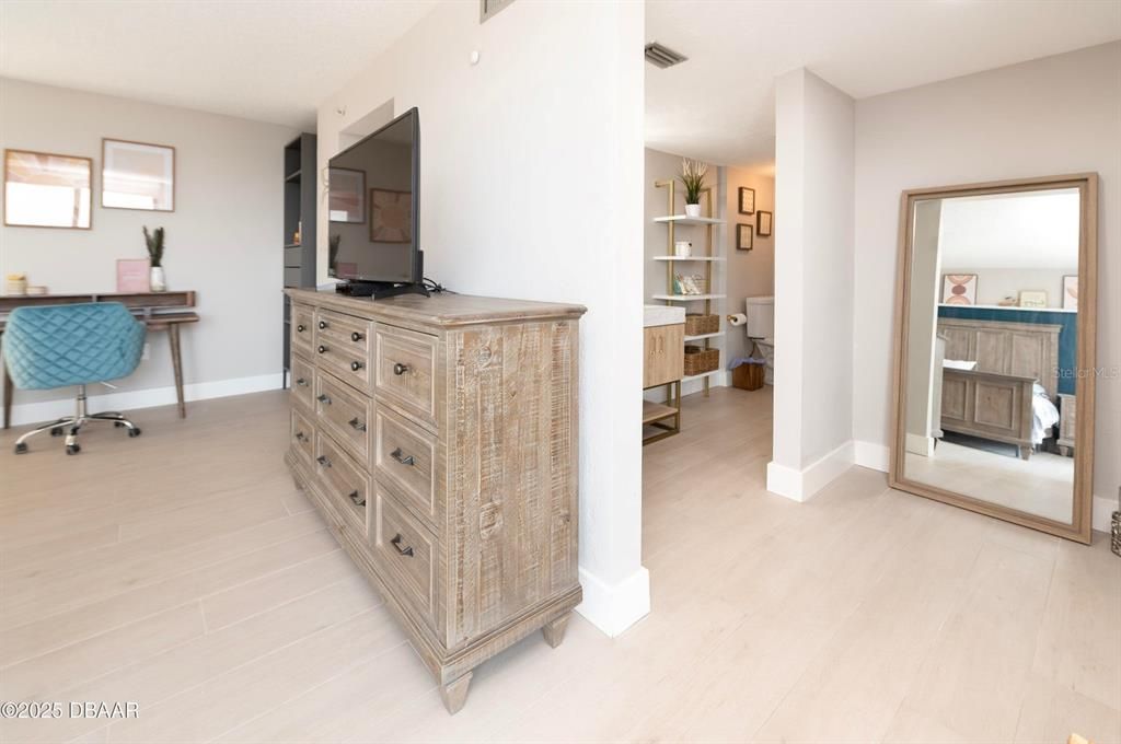 For Sale: $400,000 (2 beds, 2 baths, 1555 Square Feet)