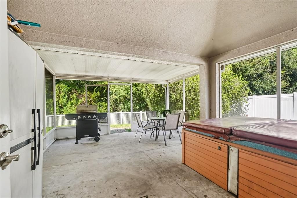 En Venta: $375,000 (4 camas, 2 baños, 2206 Pies cuadrados)