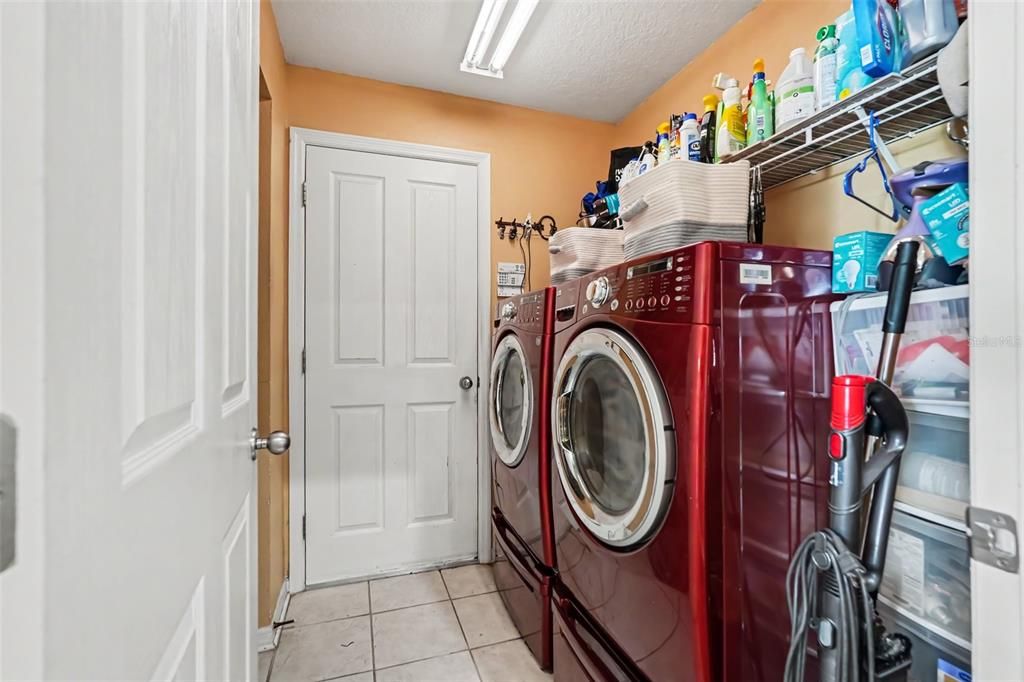 En Venta: $375,000 (4 camas, 2 baños, 2206 Pies cuadrados)