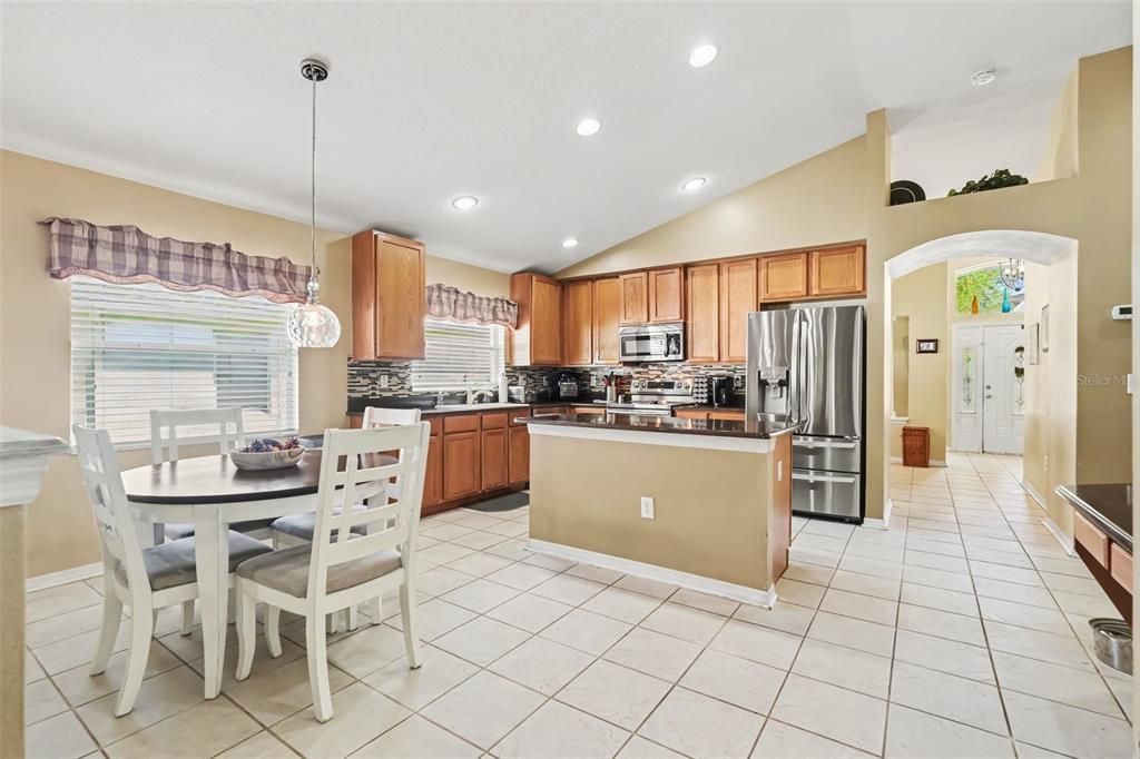 En Venta: $375,000 (4 camas, 2 baños, 2206 Pies cuadrados)