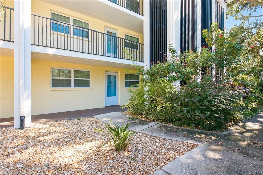 For Sale: $199,900 (2 beds, 2 baths, 1029 Square Feet)