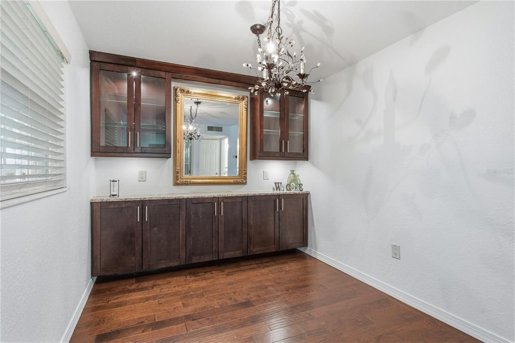 For Sale: $199,900 (2 beds, 2 baths, 1029 Square Feet)