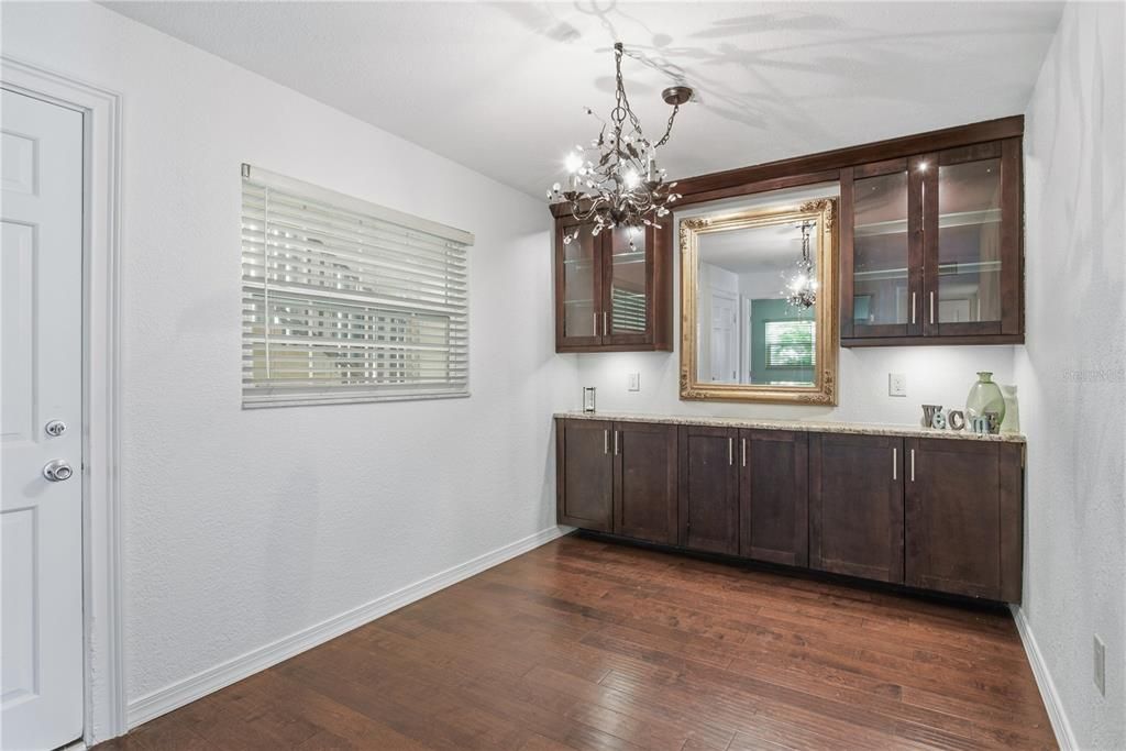 For Sale: $199,900 (2 beds, 2 baths, 1029 Square Feet)