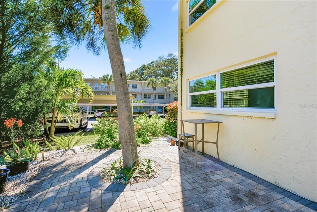For Sale: $199,900 (2 beds, 2 baths, 1029 Square Feet)