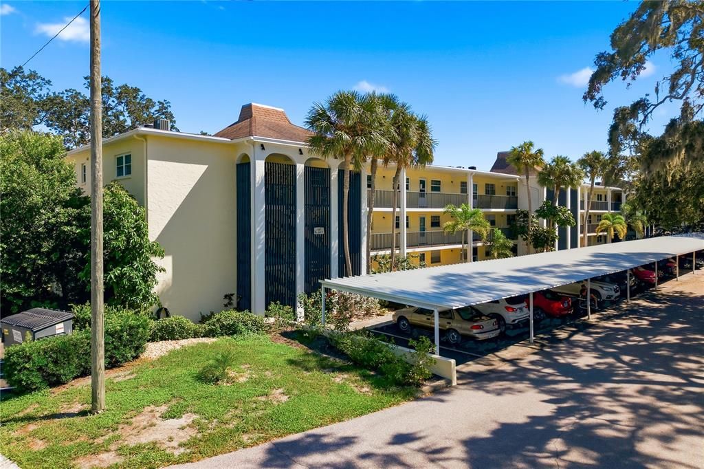 For Sale: $199,900 (2 beds, 2 baths, 1029 Square Feet)