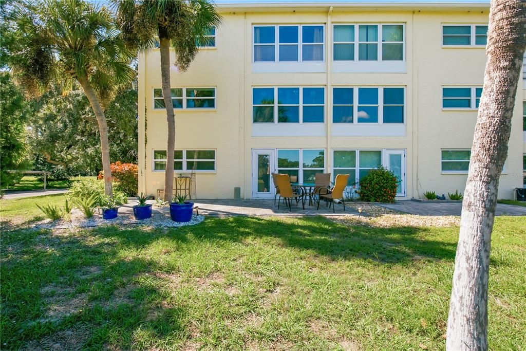 For Sale: $199,900 (2 beds, 2 baths, 1029 Square Feet)