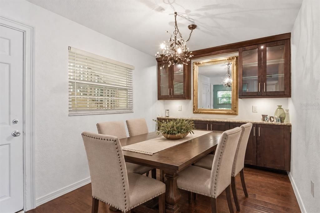 For Sale: $199,900 (2 beds, 2 baths, 1029 Square Feet)