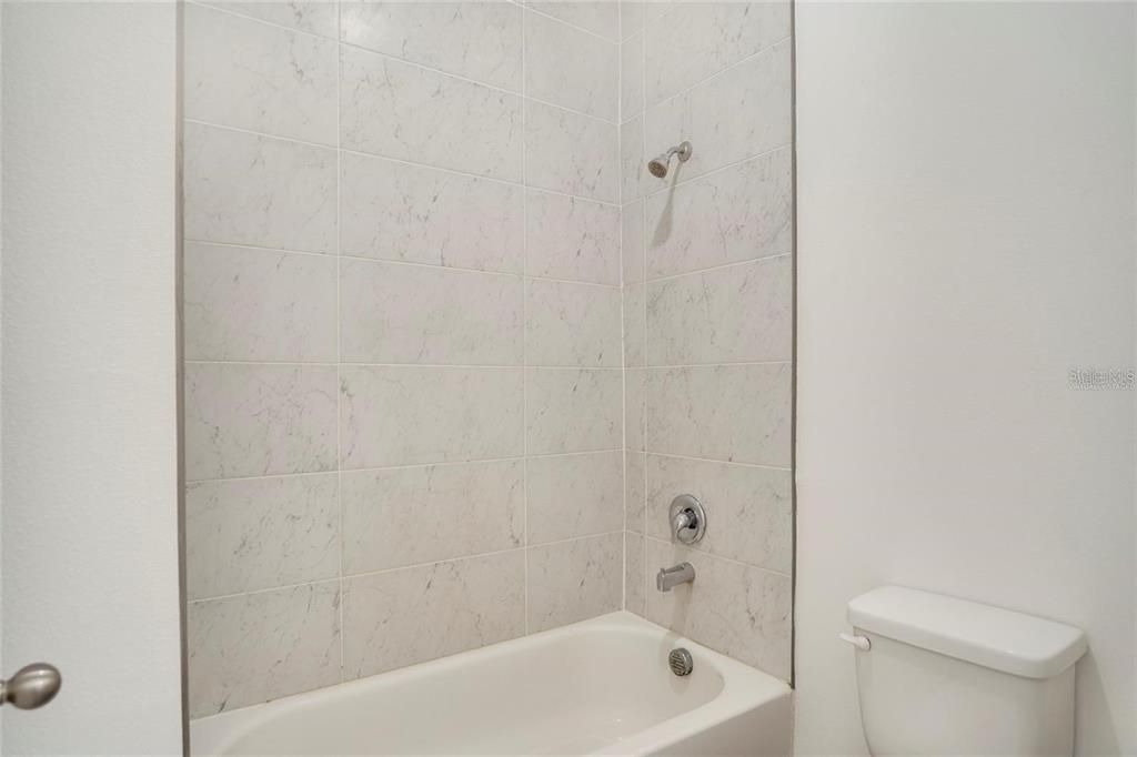 En Venta: $305,000 (4 camas, 2 baños, 1695 Pies cuadrados)