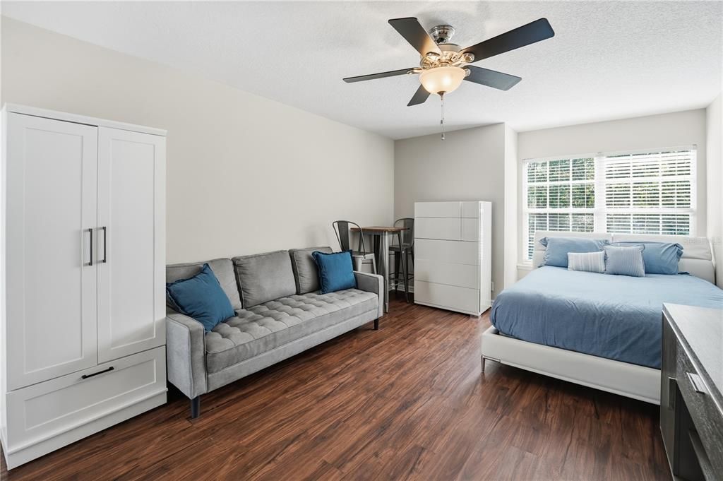 For Sale: $1,125,000 (5 beds, 5 baths, 3403 Square Feet)