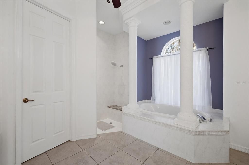 En Venta: $749,900 (4 camas, 3 baños, 3089 Pies cuadrados)