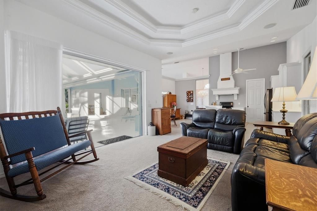 En Venta: $749,900 (4 camas, 3 baños, 3089 Pies cuadrados)