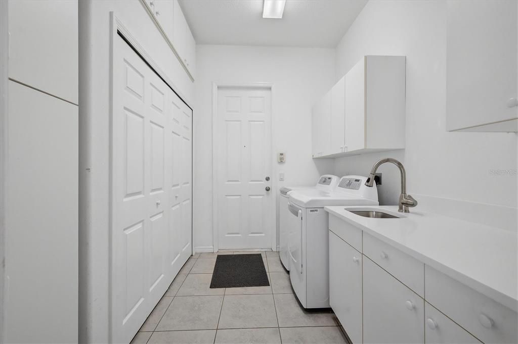 En Venta: $749,900 (4 camas, 3 baños, 3089 Pies cuadrados)