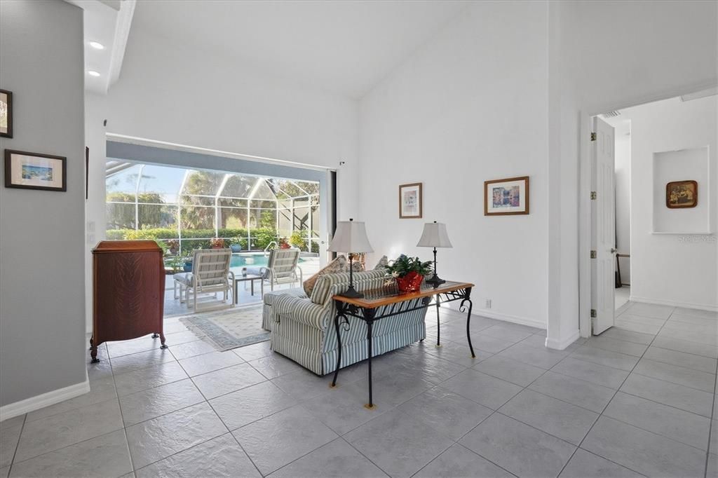 En Venta: $749,900 (4 camas, 3 baños, 3089 Pies cuadrados)