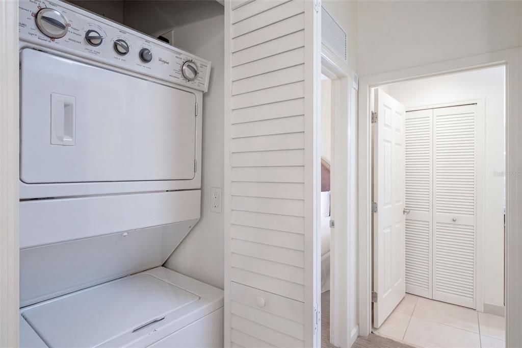На продажу: $149,000 (2 спален, 2 ванн, 1060 Квадратных фут)
