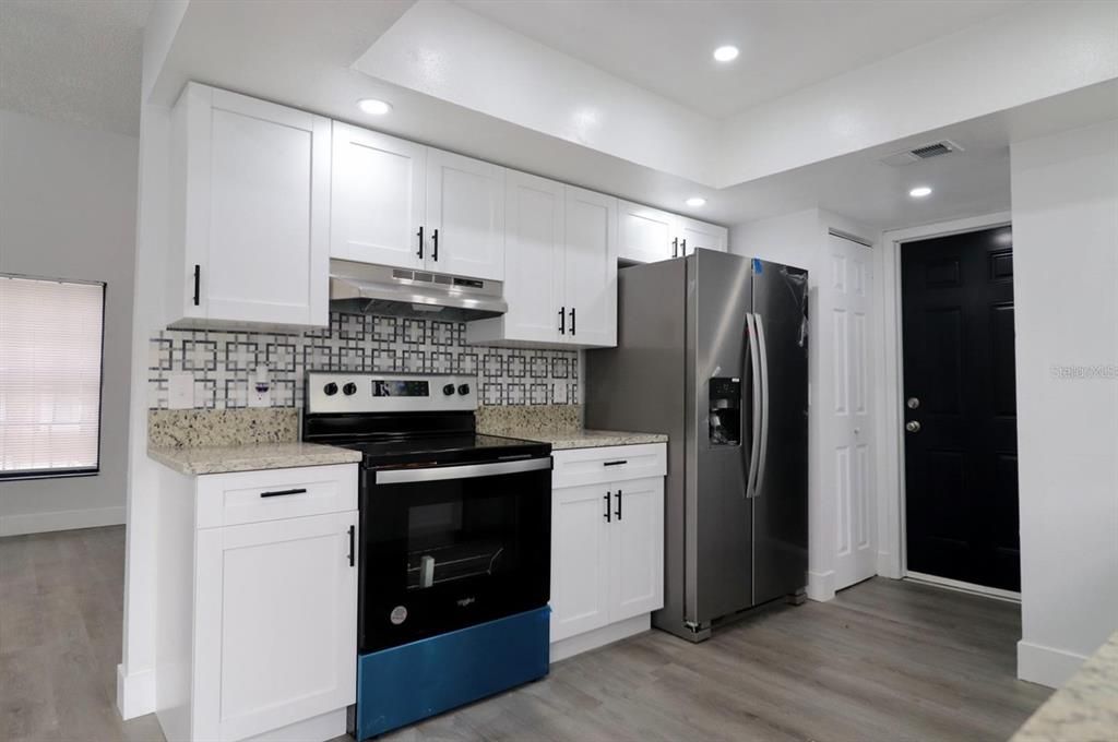 For Sale: $325,000 (3 beds, 2 baths, 1245 Square Feet)