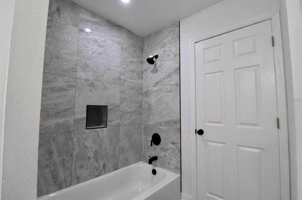 For Sale: $325,000 (3 beds, 2 baths, 1245 Square Feet)