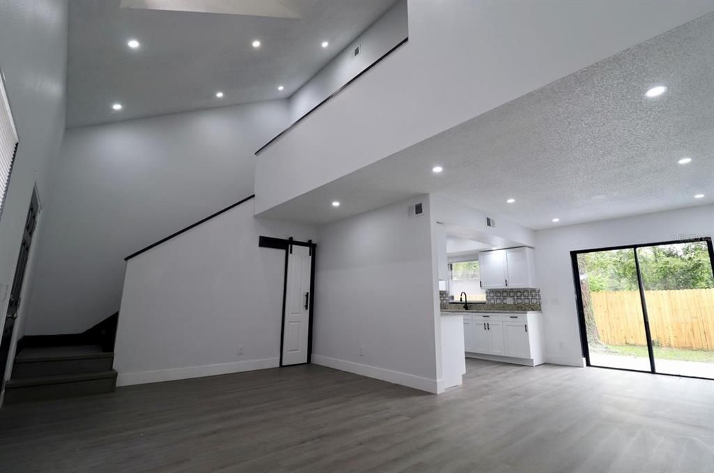 For Sale: $325,000 (3 beds, 2 baths, 1245 Square Feet)