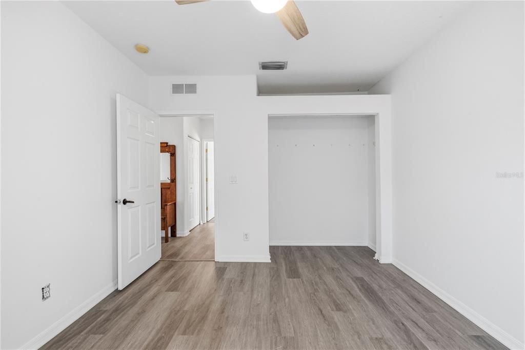 En Venta: $475,000 (4 camas, 2 baños, 1941 Pies cuadrados)