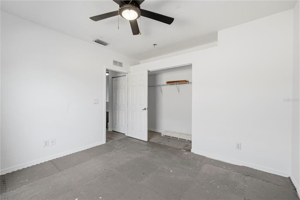 En Venta: $475,000 (4 camas, 2 baños, 1941 Pies cuadrados)