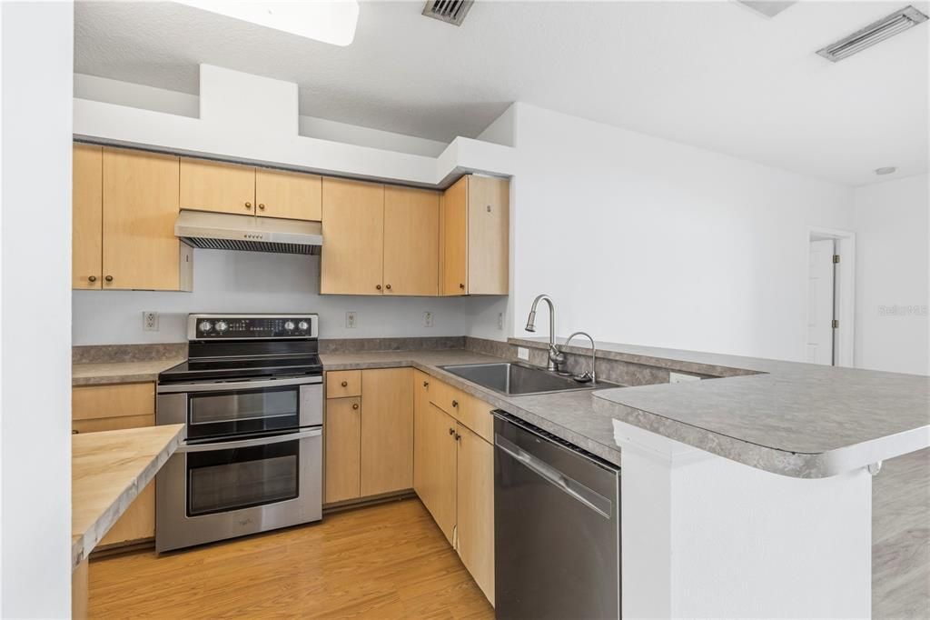 En Venta: $475,000 (4 camas, 2 baños, 1941 Pies cuadrados)