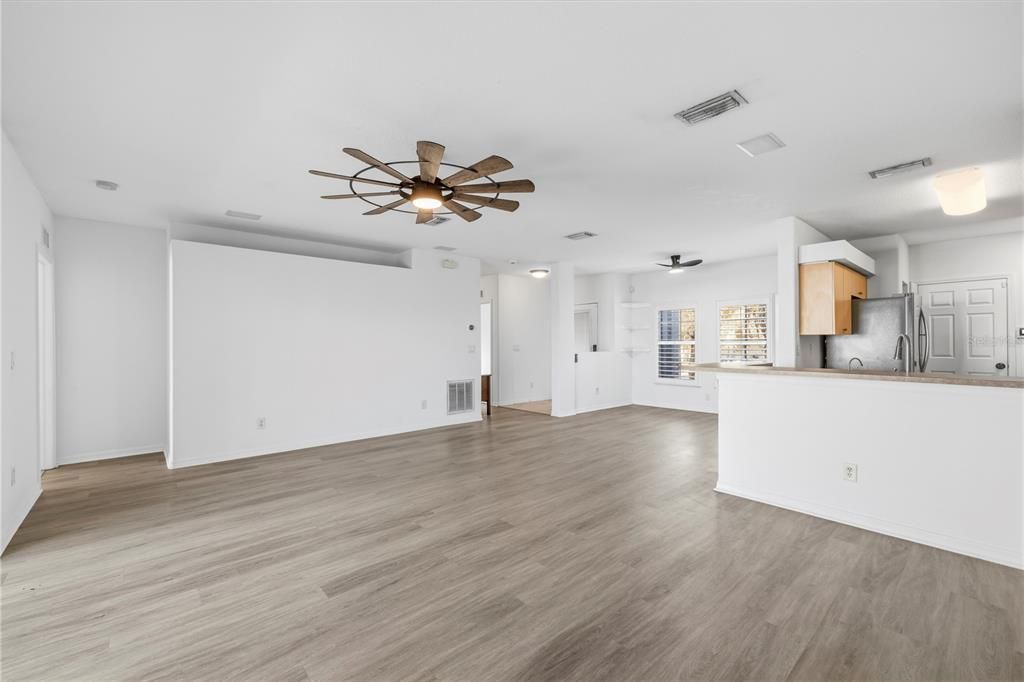 En Venta: $475,000 (4 camas, 2 baños, 1941 Pies cuadrados)