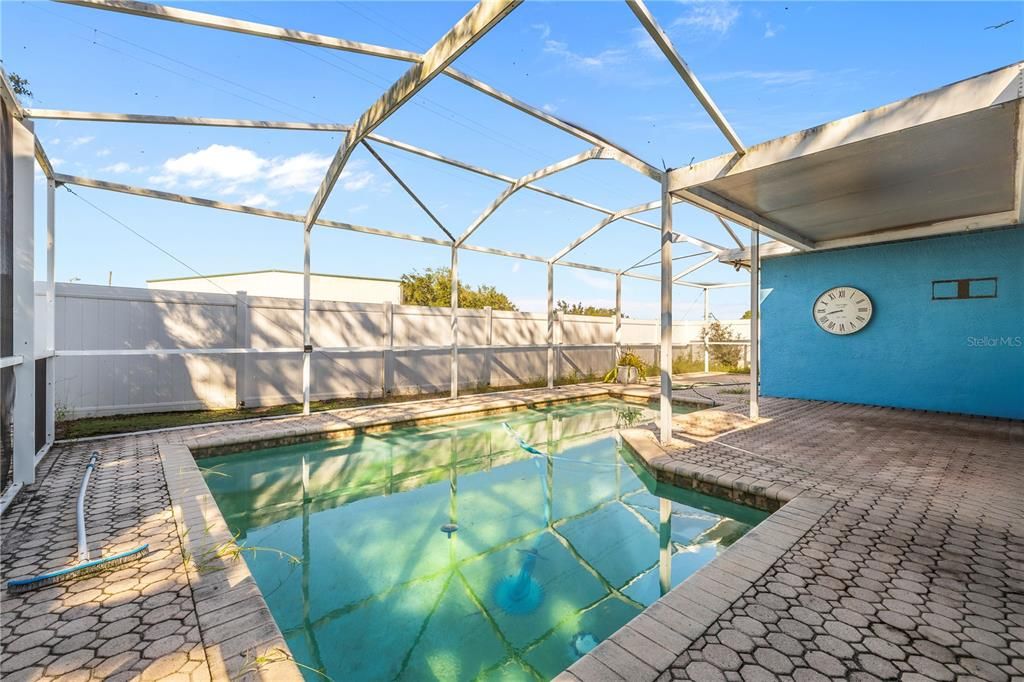 En Venta: $475,000 (4 camas, 2 baños, 1941 Pies cuadrados)
