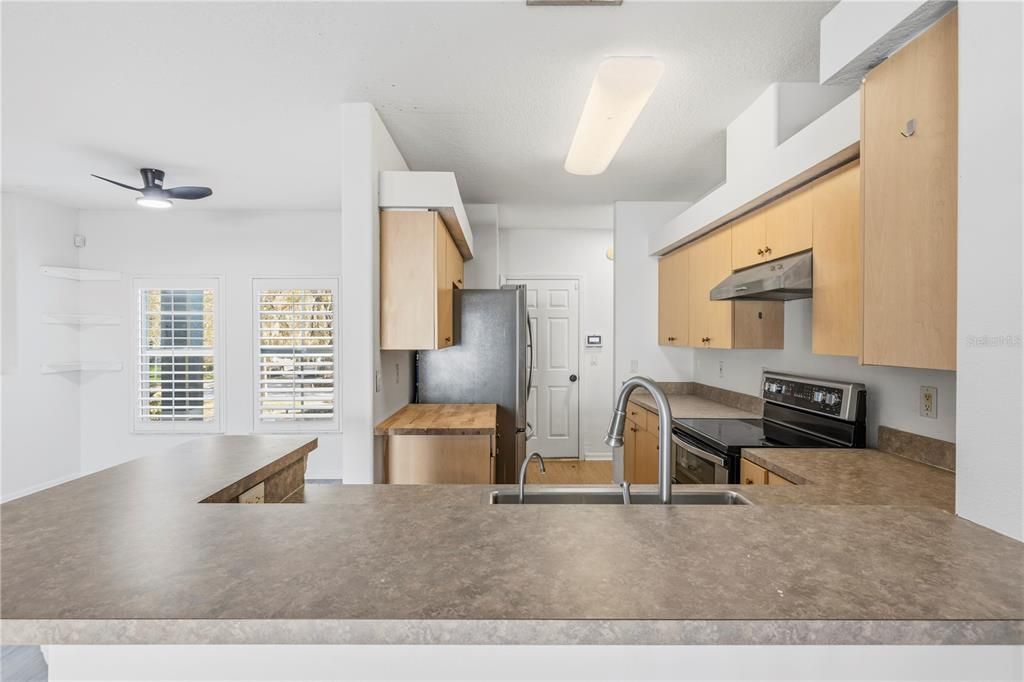 En Venta: $475,000 (4 camas, 2 baños, 1941 Pies cuadrados)