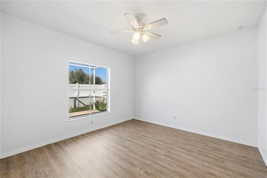 En Venta: $475,000 (4 camas, 2 baños, 1941 Pies cuadrados)