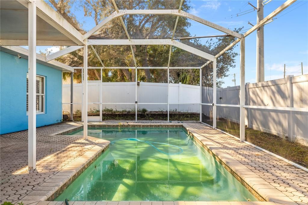 En Venta: $475,000 (4 camas, 2 baños, 1941 Pies cuadrados)