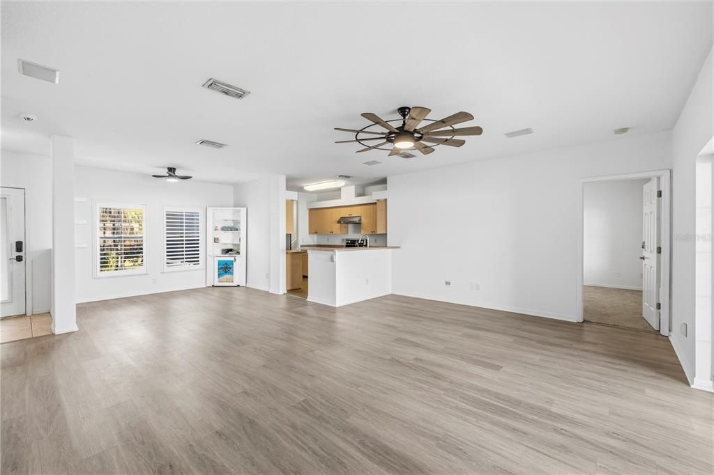 En Venta: $475,000 (4 camas, 2 baños, 1941 Pies cuadrados)