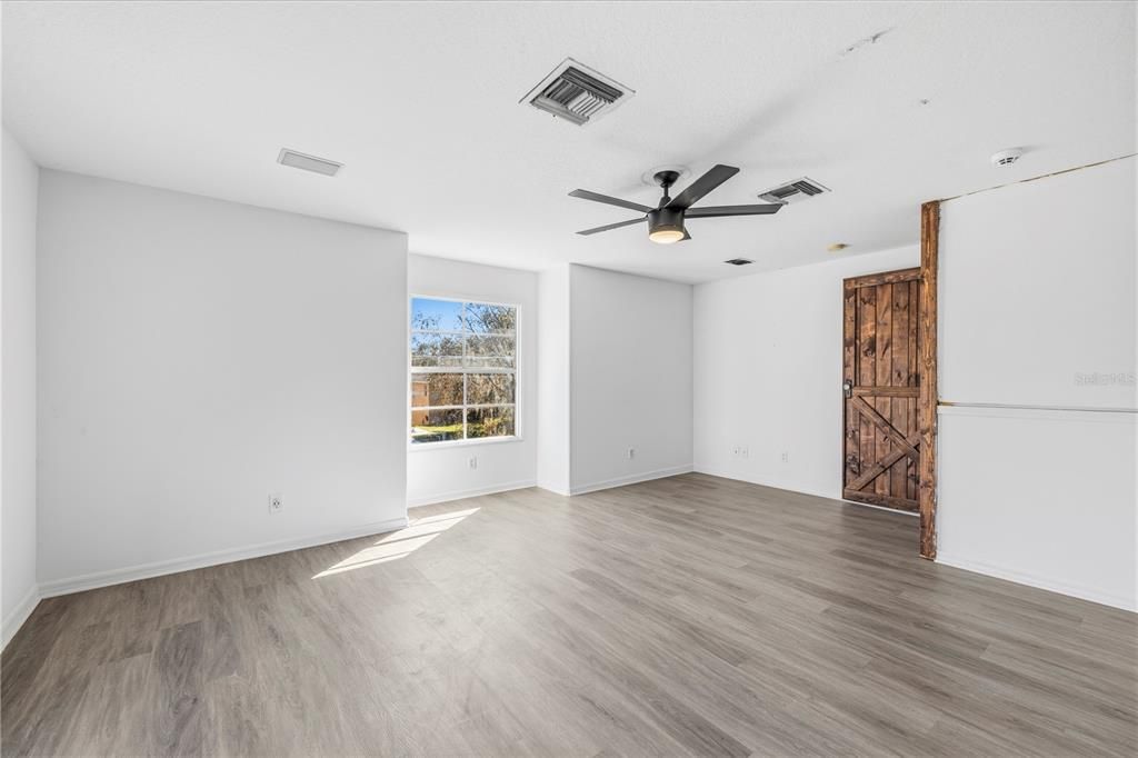 En Venta: $475,000 (4 camas, 2 baños, 1941 Pies cuadrados)
