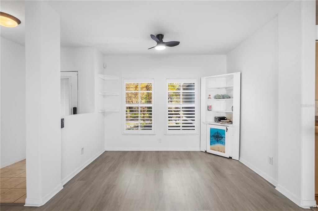 En Venta: $475,000 (4 camas, 2 baños, 1941 Pies cuadrados)