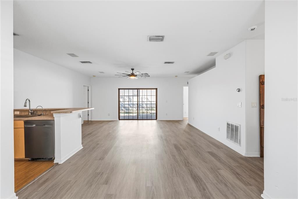 En Venta: $475,000 (4 camas, 2 baños, 1941 Pies cuadrados)