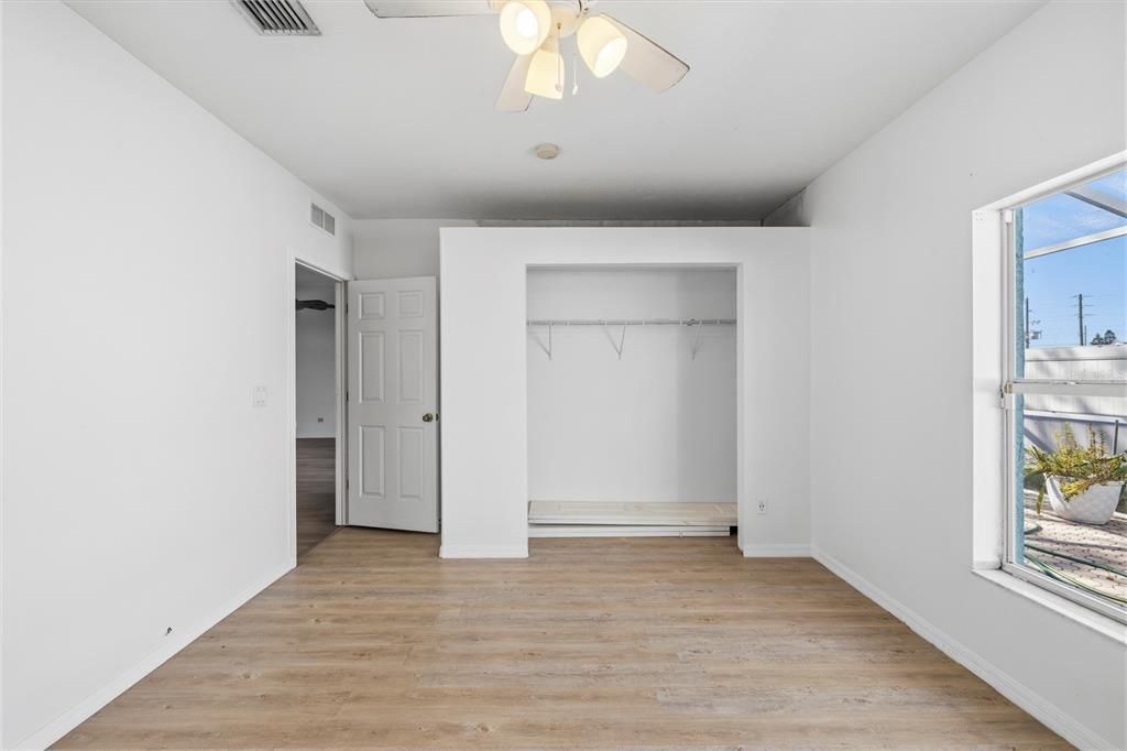 En Venta: $475,000 (4 camas, 2 baños, 1941 Pies cuadrados)