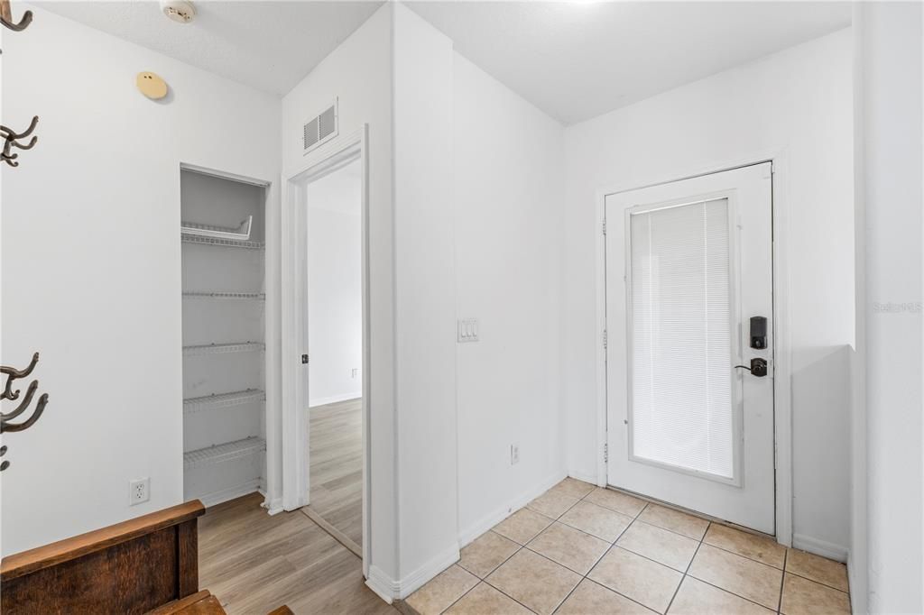 En Venta: $475,000 (4 camas, 2 baños, 1941 Pies cuadrados)