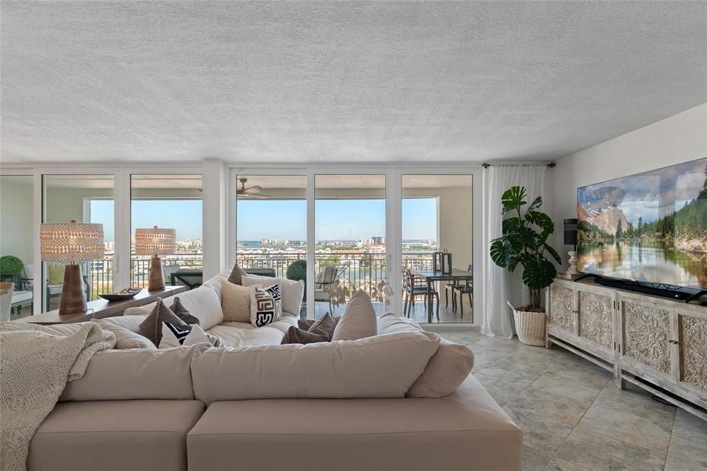 For Sale: $1,395,000 (3 beds, 3 baths, 2800 Square Feet)