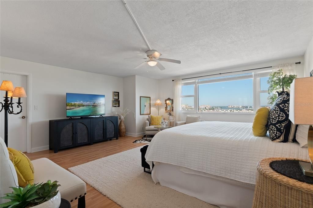 For Sale: $1,395,000 (3 beds, 3 baths, 2800 Square Feet)
