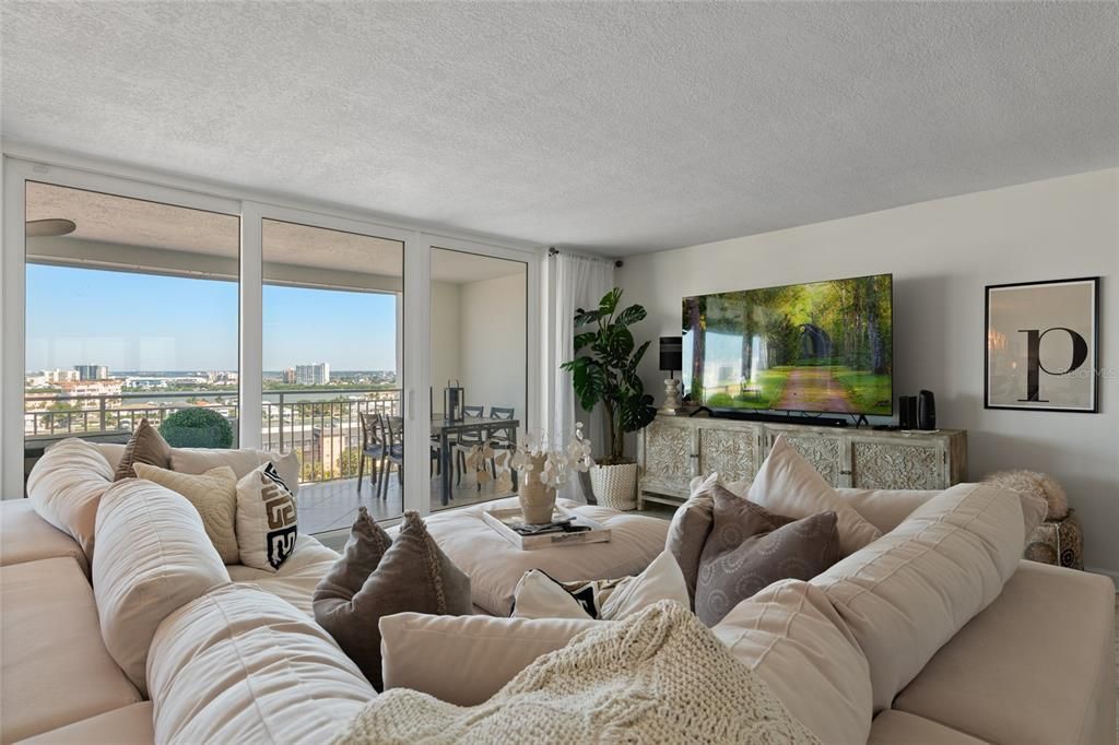 For Sale: $1,395,000 (3 beds, 3 baths, 2800 Square Feet)