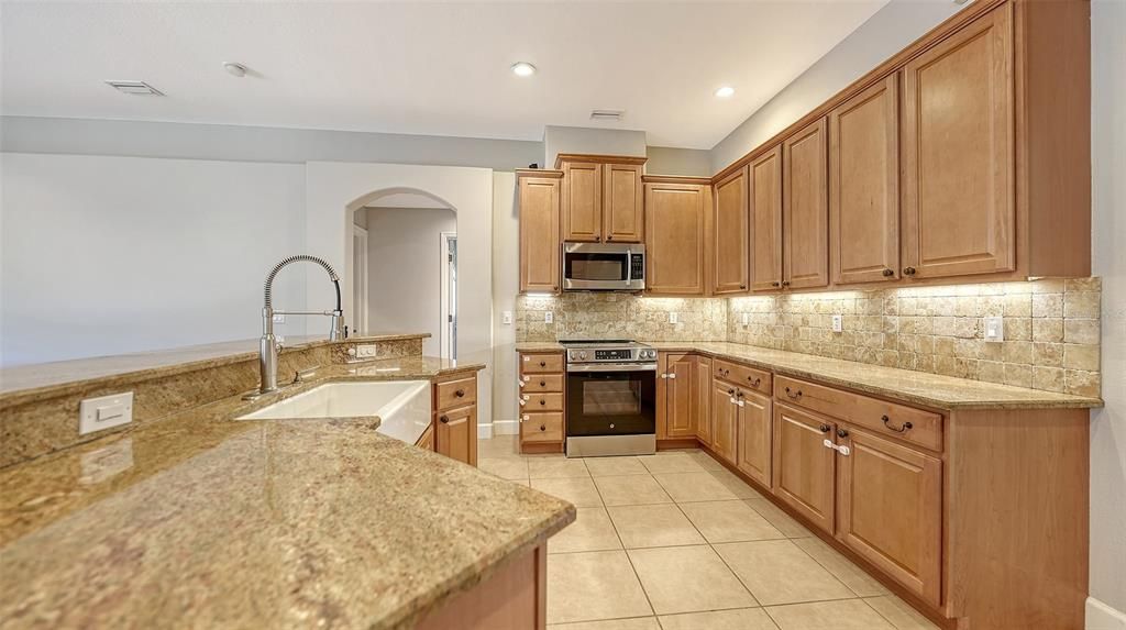 En Venta: $799,000 (4 camas, 3 baños, 2474 Pies cuadrados)