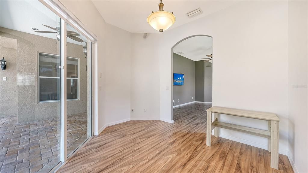 En Venta: $799,000 (4 camas, 3 baños, 2474 Pies cuadrados)