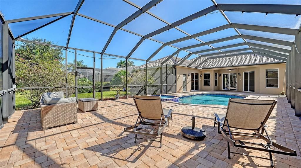 En Venta: $799,000 (4 camas, 3 baños, 2474 Pies cuadrados)