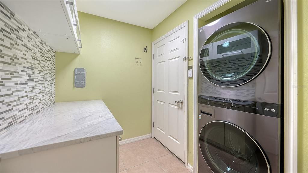 En Venta: $799,000 (4 camas, 3 baños, 2474 Pies cuadrados)