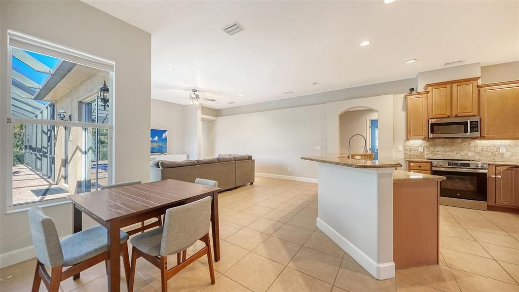 En Venta: $799,000 (4 camas, 3 baños, 2474 Pies cuadrados)