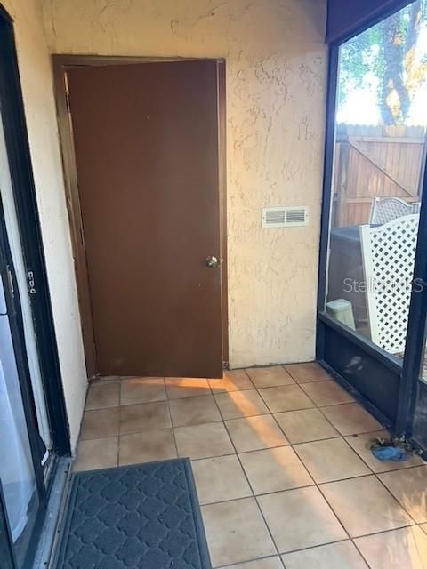 For Rent: $1,600 (2 beds, 1 baths, 1074 Square Feet)