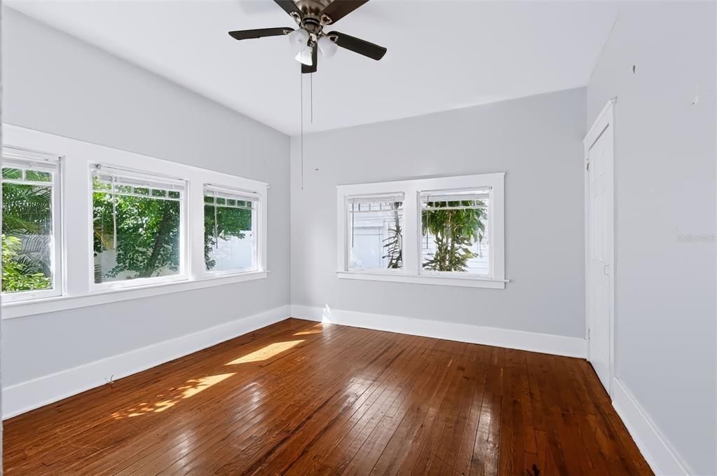 En Venta: $715,000 (6 camas, 0 baños, 1820 Pies cuadrados)