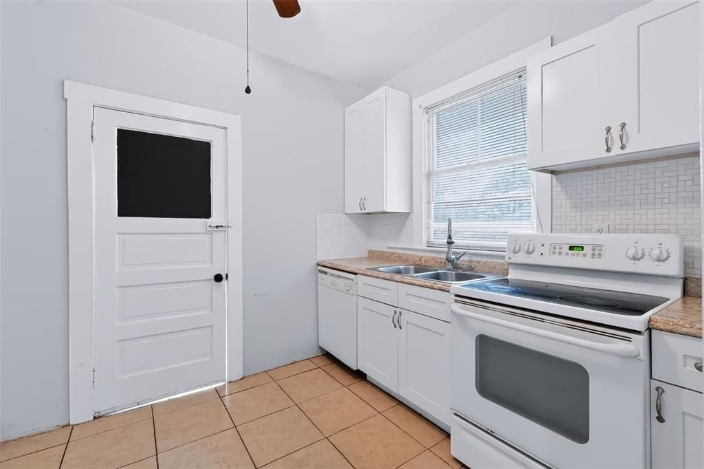 En Venta: $715,000 (6 camas, 0 baños, 1820 Pies cuadrados)