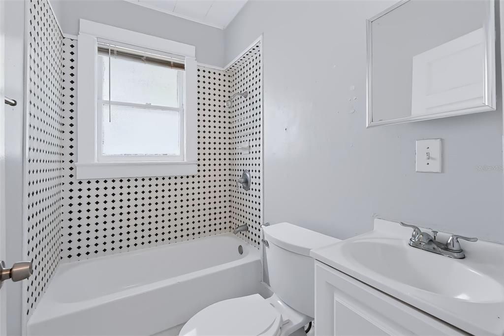 En Venta: $715,000 (6 camas, 0 baños, 1820 Pies cuadrados)