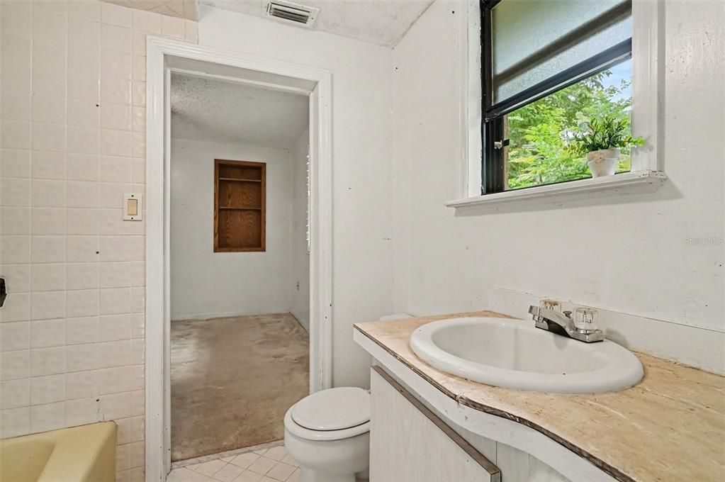 En Venta: $190,000 (3 camas, 3 baños, 1858 Pies cuadrados)