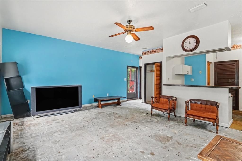 En Venta: $190,000 (3 camas, 3 baños, 1858 Pies cuadrados)