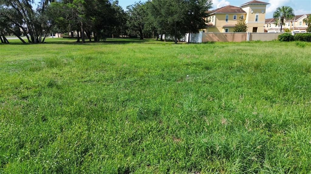На продажу: $599,000 (0.33 acres)